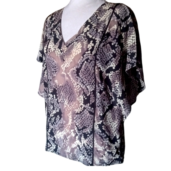 Bellatrix Abstract Artsy Snake Print Flutter Sleeve Fitted Silk Blouse Size XS - Picture 3 of 9